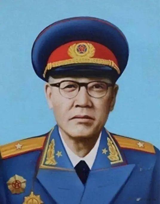 他是陕北红军创建人之一，1955年被授予开国少将，他的亲弟弟也被授予开国少将，他