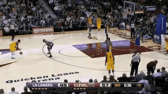 科比·布莱恩特在其20年的职业生涯中共9次入选最佳防守阵容一阵！
NBA历史上，