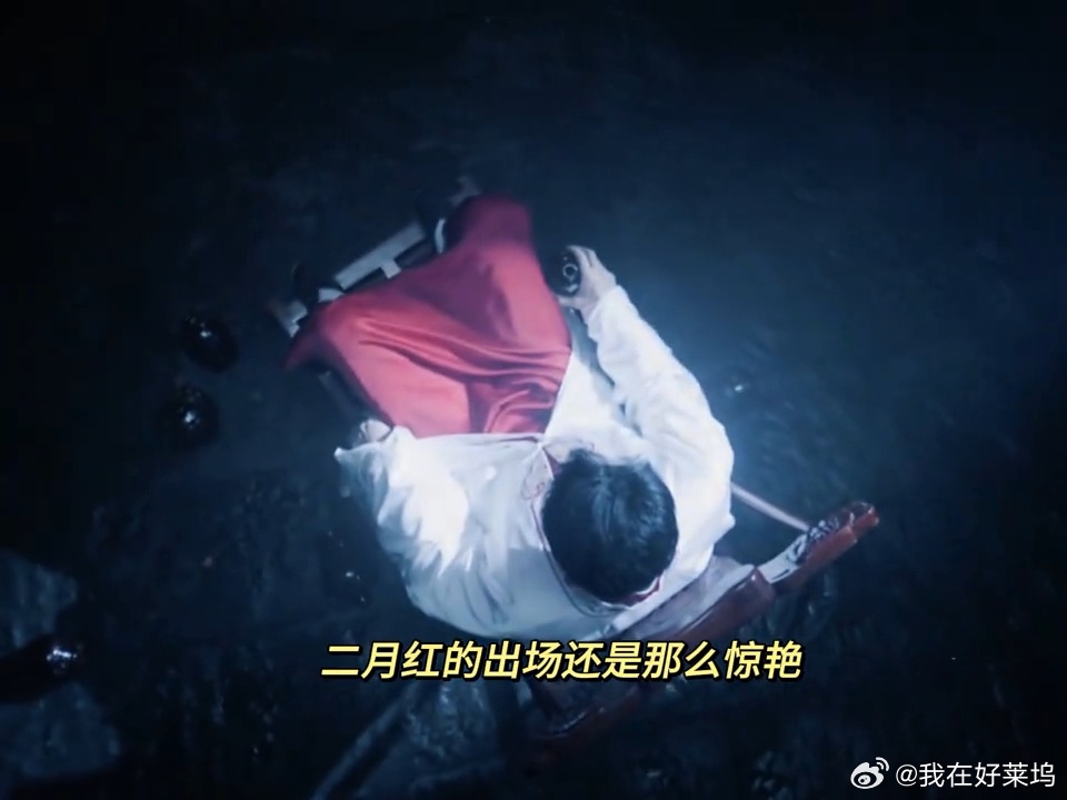 九门二月红登场九门二月红出场 九门久等的身影如约而至，二月红登场。梨园一曲惊世人