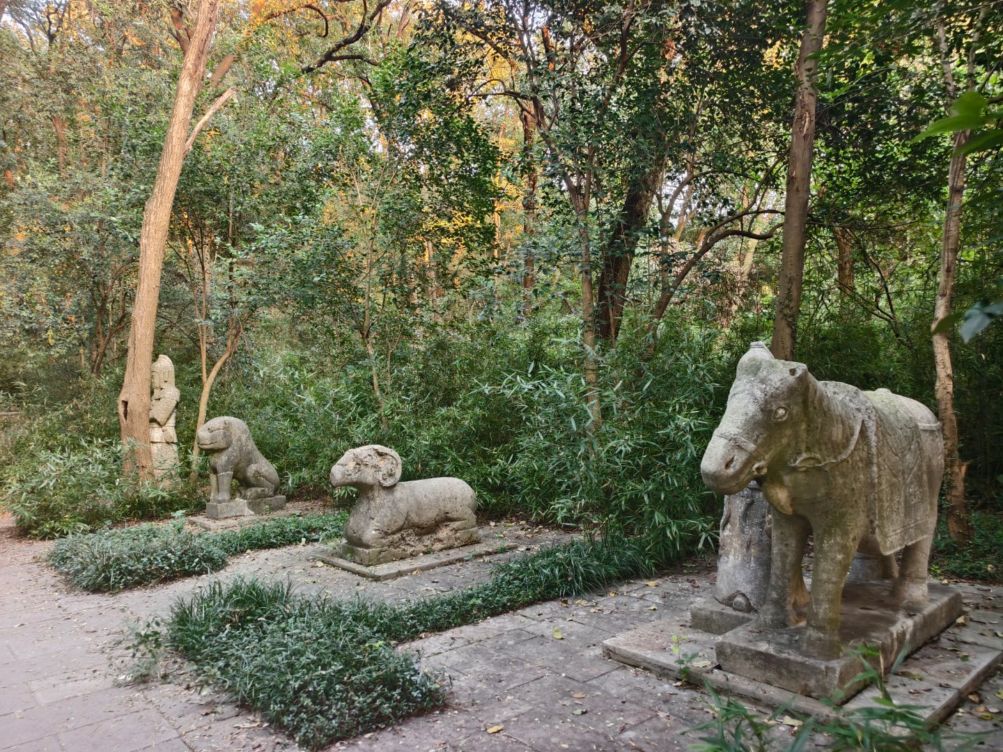 大一统市场效率高，但也存在一个势不可挡的趋势:1.资本和资源，向少数城市的少数人