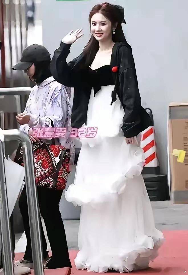 “谋女郎”里的女明星，我最想不通的就是张慧雯了！长的漂亮、气质好，但就是长期处于