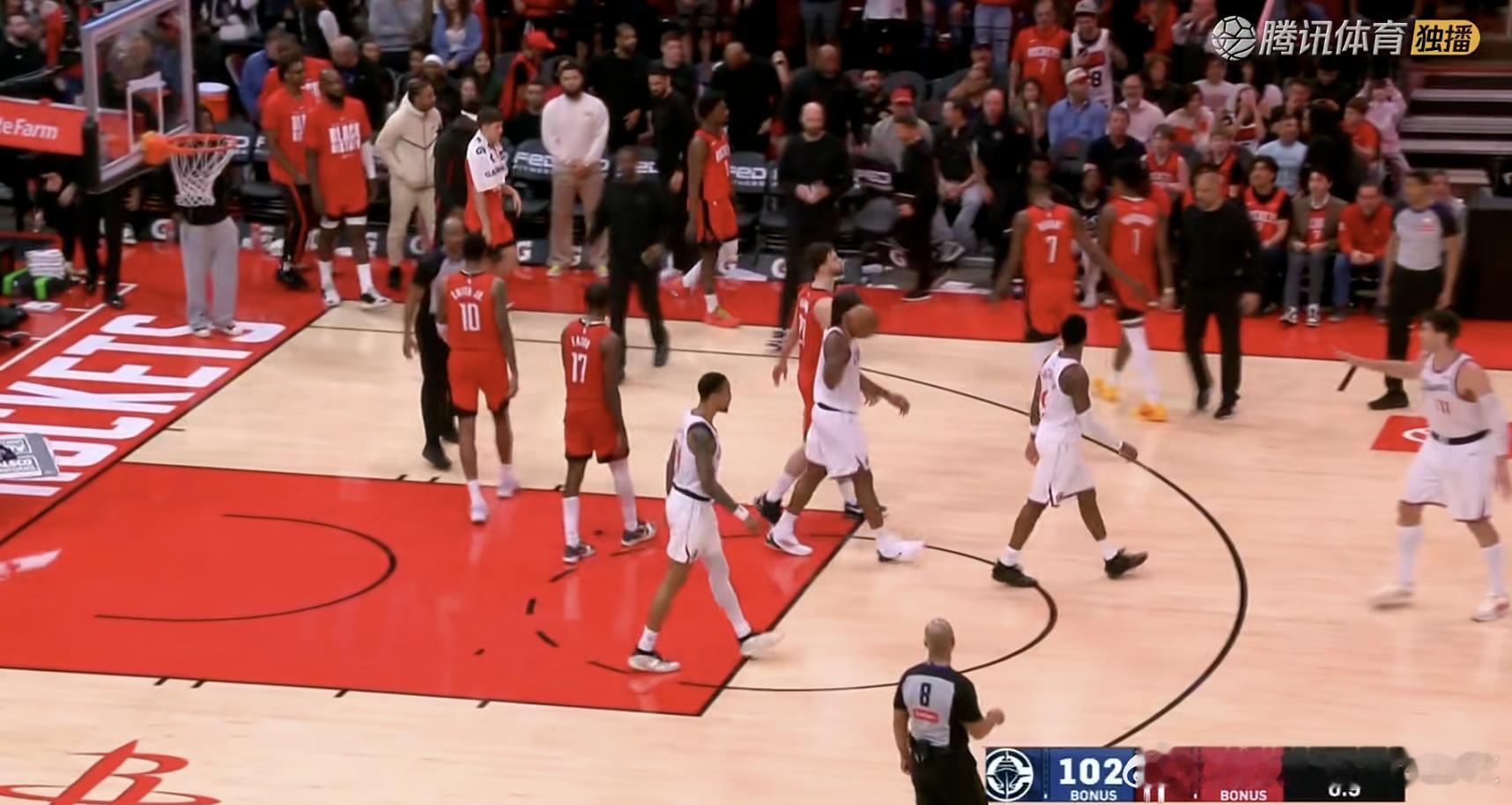 快船vs火箭 又是两罚一中常规操作，每次要申京关键罚球的时候，总是不会让我们失望