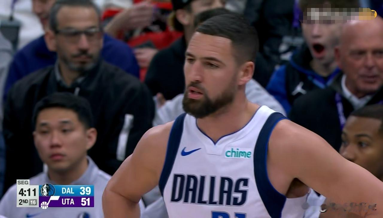 我终于可以怒赞独行侠老将汤普森了！在今天独行侠客场挑战爵士的上半场比赛中，汤普森