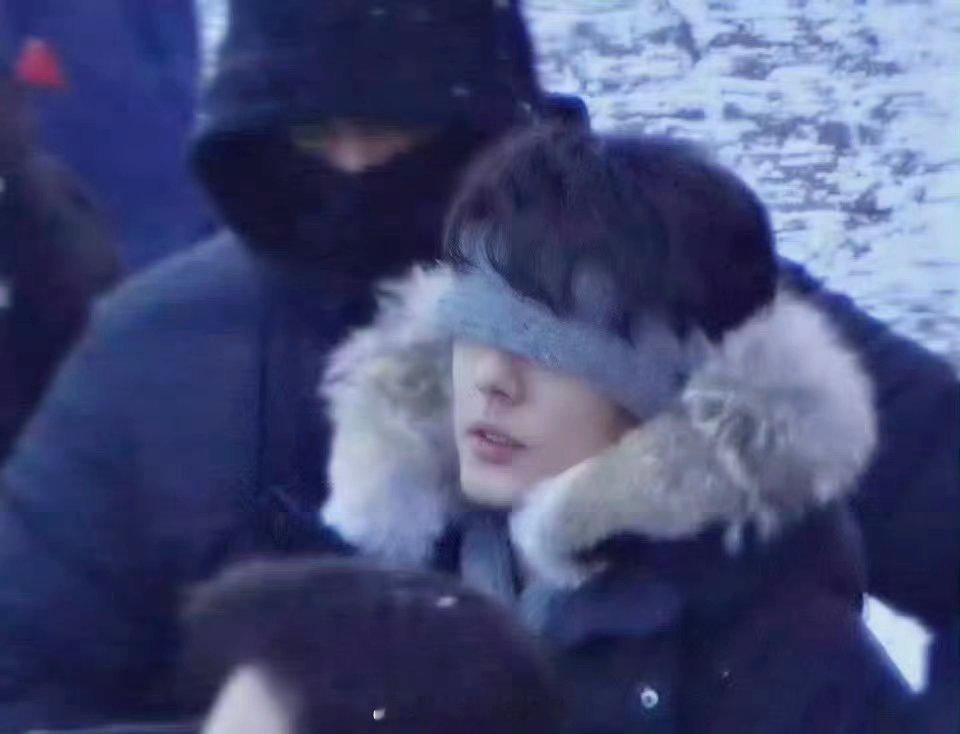 肖战蒙眼路透，毛茸茸的好可爱