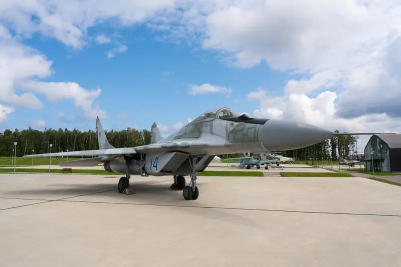 俄罗斯的战斗机工业水平堪称世界一流。苏联时期就为其打下了坚实基础，像米格 - 2