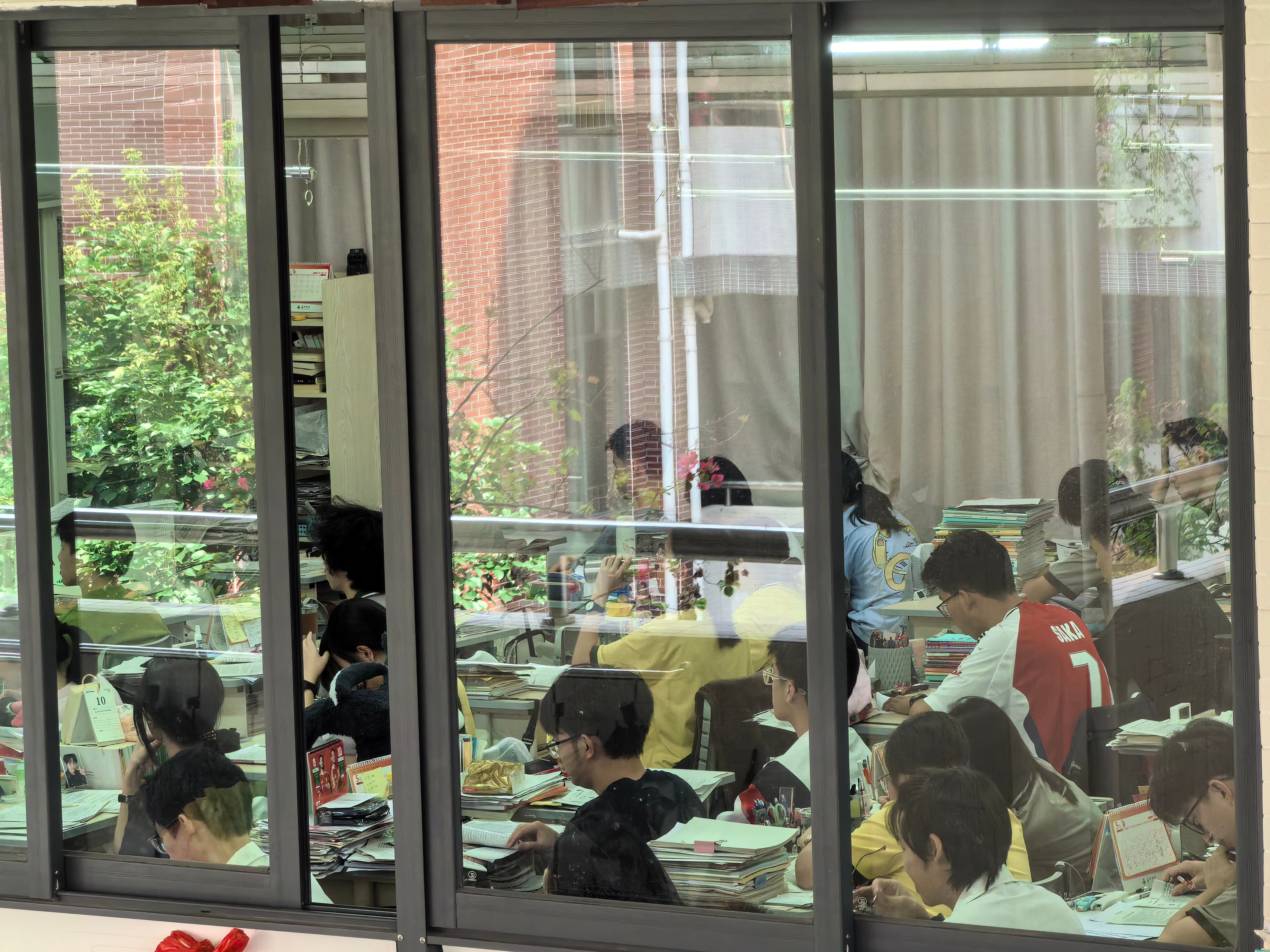 如果今晚阿森纳赢了，我穿曼联球衣在石中码头大喊三声“我爱阿森纳”欧冠阿森纳曼联 