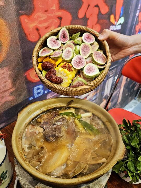 青岛坠好吃的牛杂煲！N刷了！好吃到跺脚！