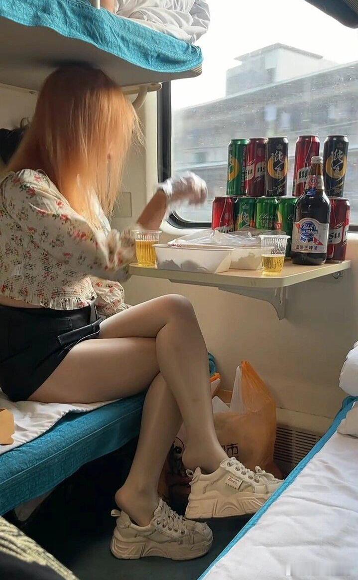 卧铺变小酒吧 ​​​