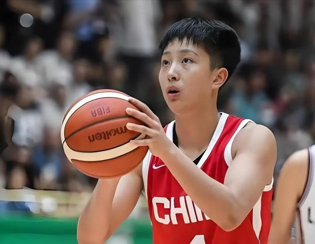 国内落选，国外抢人！ 19岁小将冉珂嘉刚被国家队名单“刷”下来，转头就被WNBA