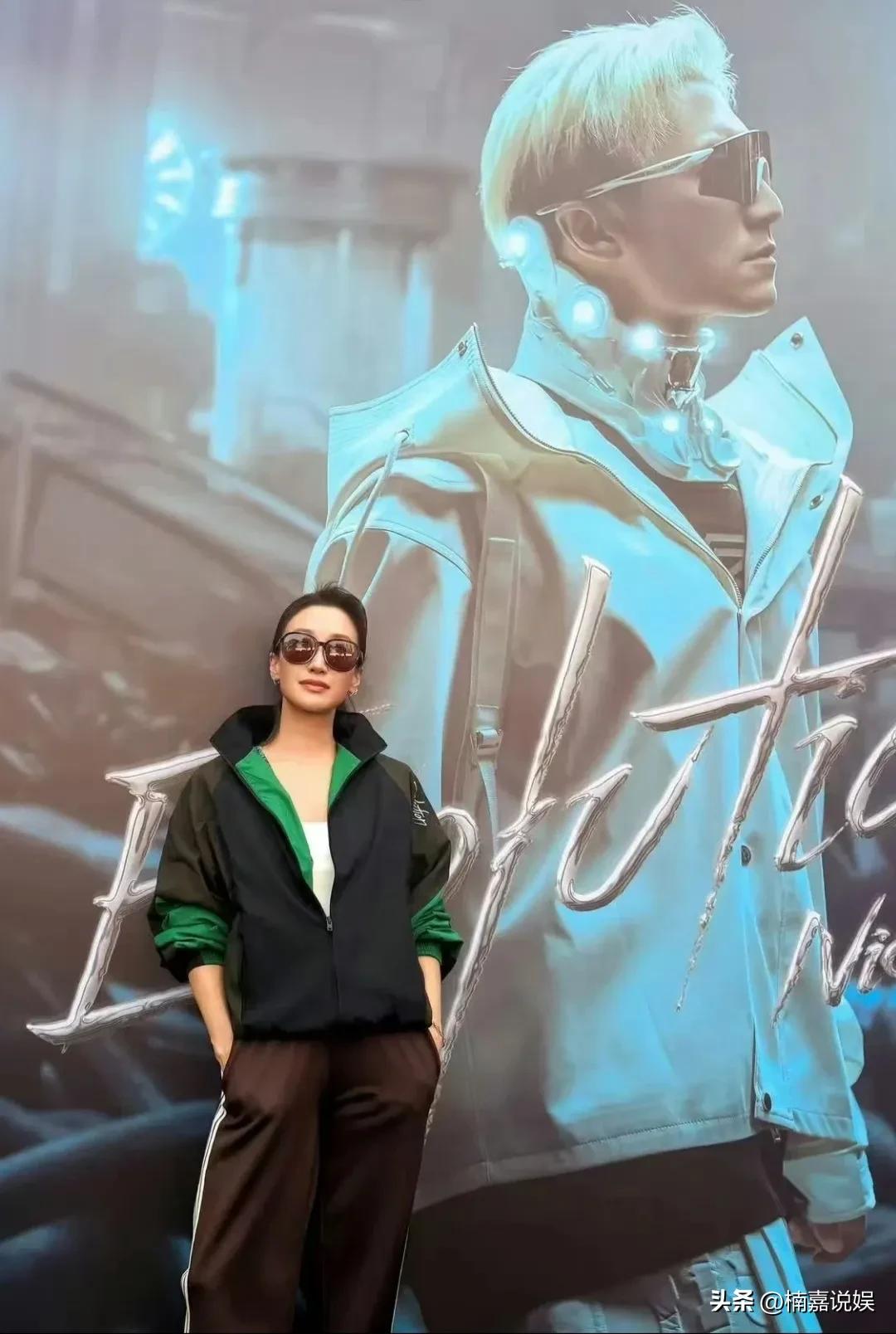 谢霆锋深圳演唱会，妹妹谢婷婷夫妻俩现身支持，兄妹情可真好！
在3月22日的谢霆锋