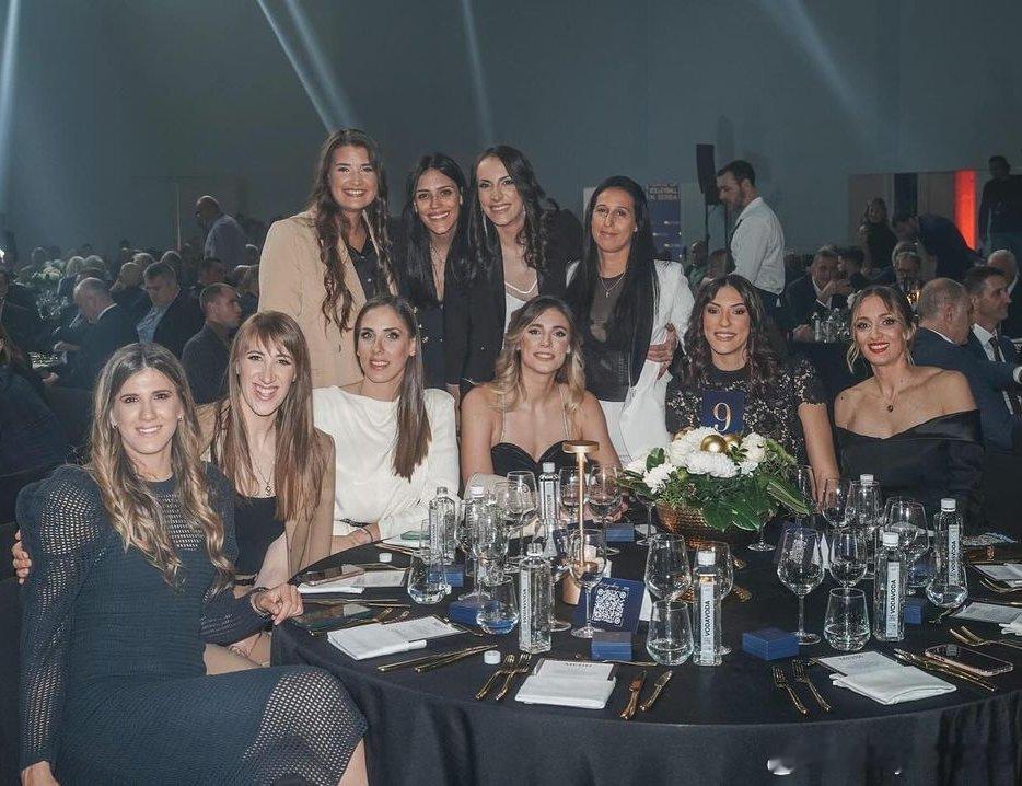 📸塞尔维亚🇷🇸女排庆祝排球在塞尔维亚🇷🇸诞生100周年 女排[超话] 