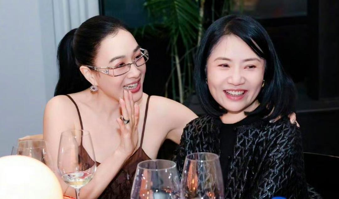 1、钟丽缇心里很清楚，自己的几个孩子各方面都存在一些问题，但她对此也无能为力、无