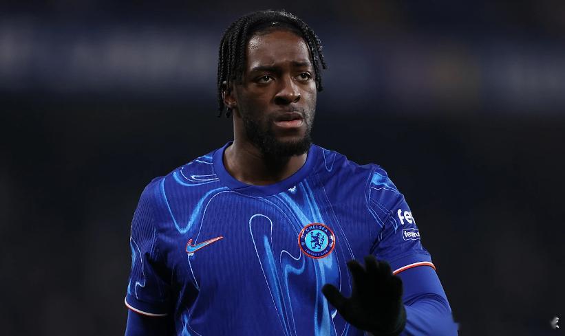 据法国《队报》报道，法甲的里昂俱乐部计划在1月转会窗引进一名中后卫，他们已经与切