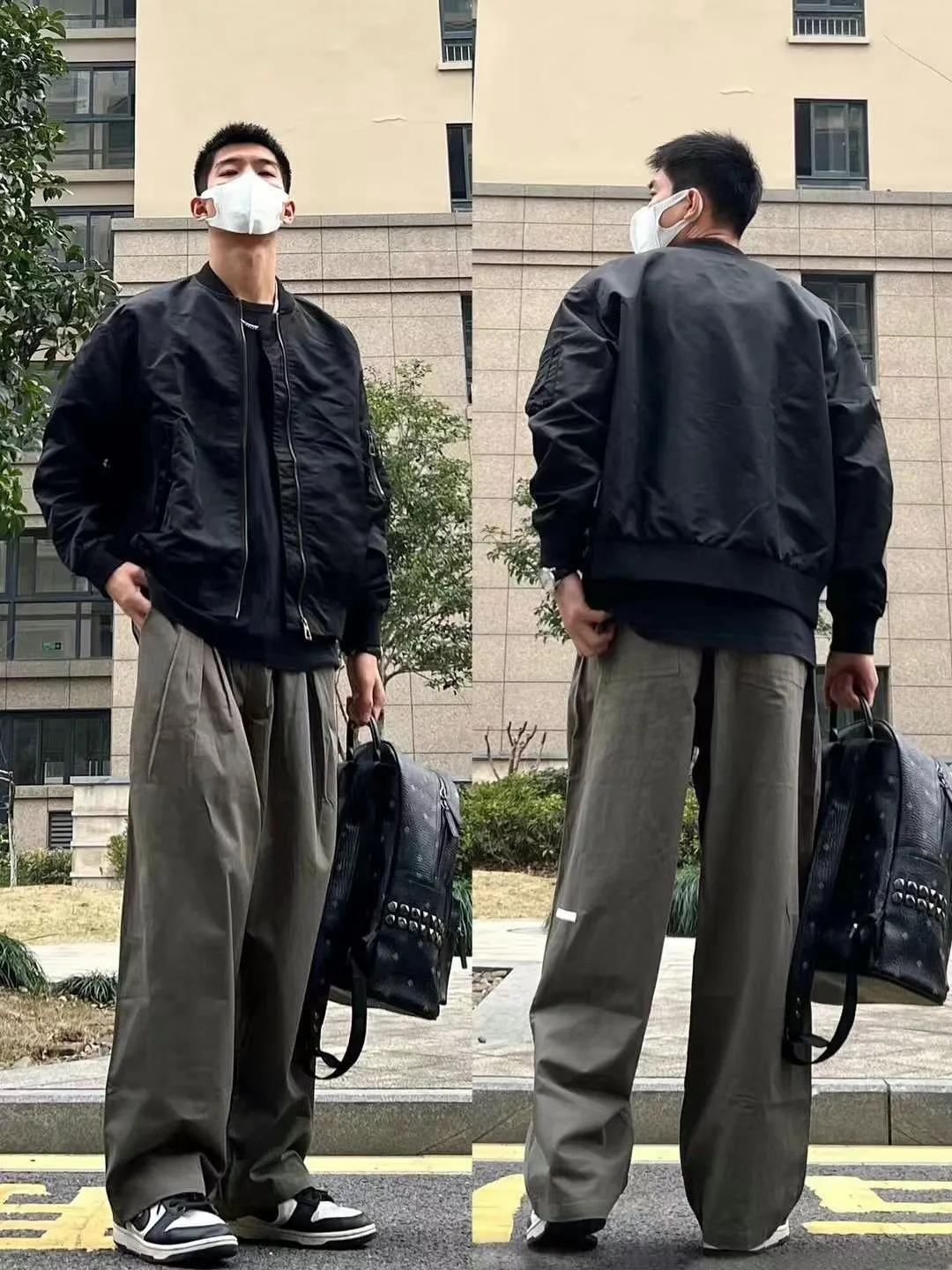 飞行夹克外套真是不挑男女都可穿得帅气的时尚单品。
男士只需一条直筒裤和一件白T恤