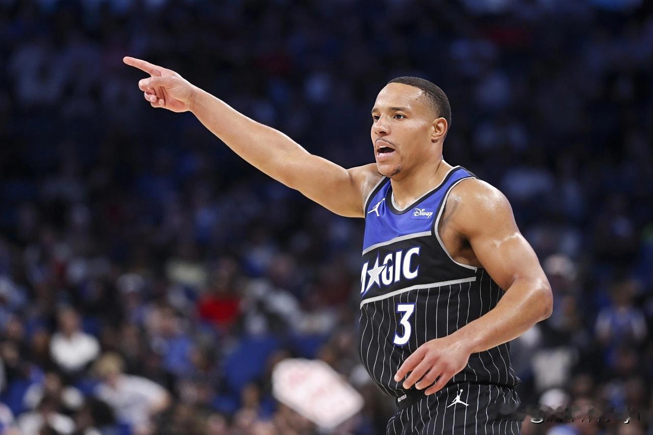 魔术力克热火挺进东部决赛，致胜原因无非以下几点：

班凯罗改变战术打法，上半场还