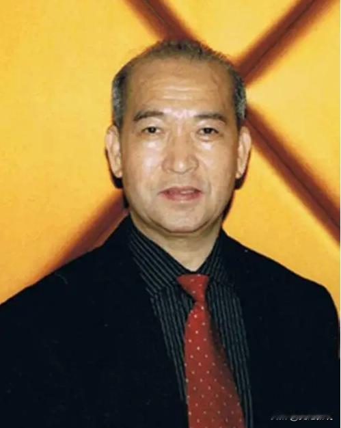 广东东莞一男子加入英国国籍，隐姓埋名十几年，甚至卖掉别墅当运费，终于将价值8个亿