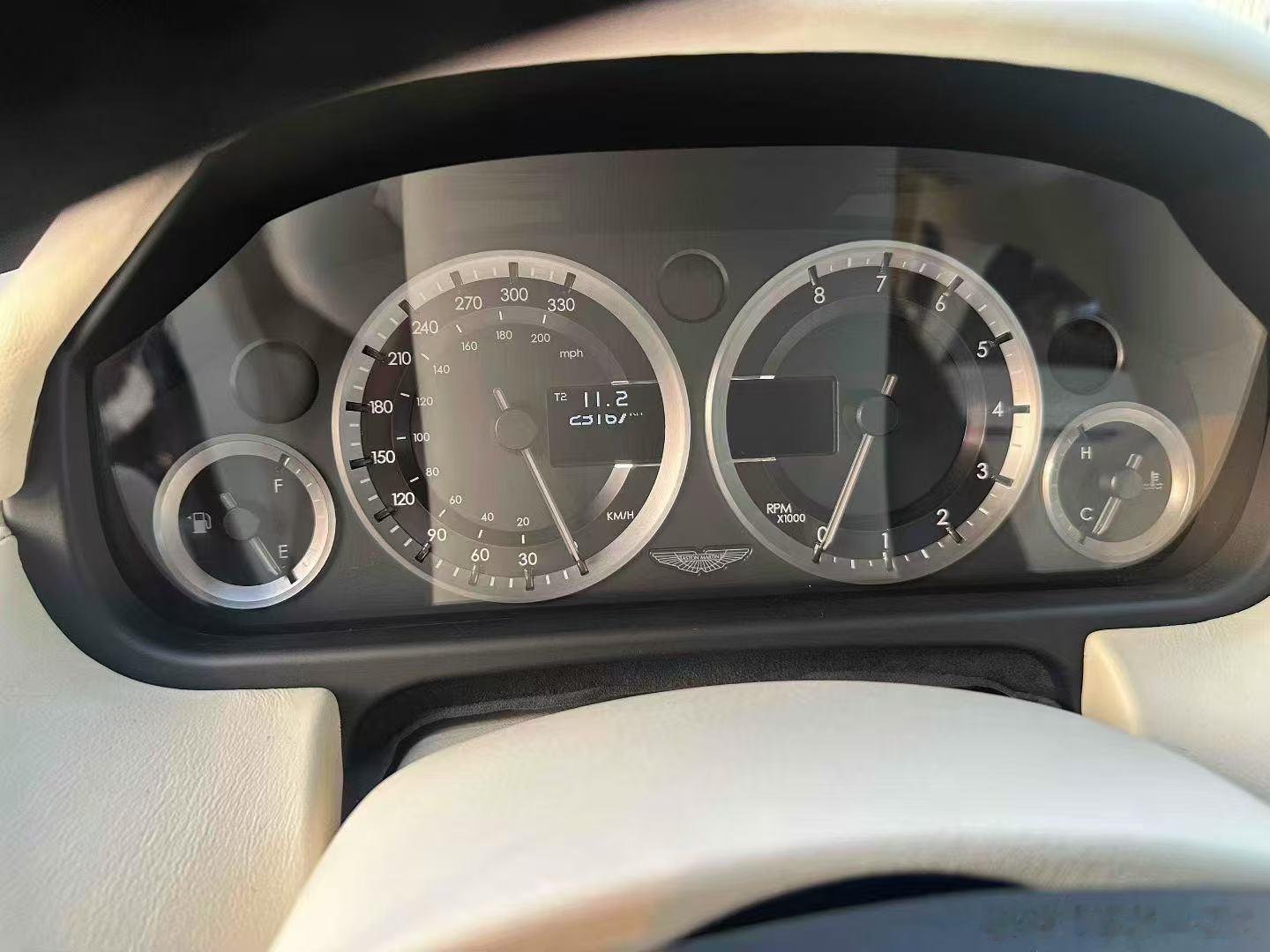 阿斯顿·马丁 Rapide，高定版配色内饰，13年上牌，仅行驶2.3万公里 