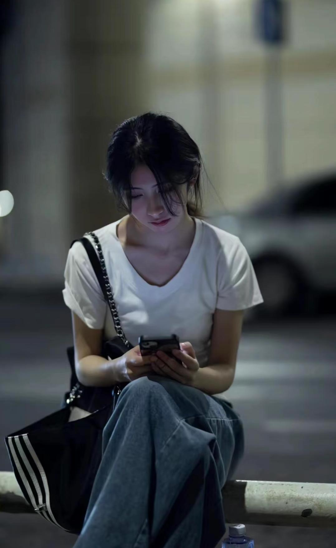 建议女孩子在婚前最好不要同居！
我有一个外甥女28岁，长的很出众，每次相亲，
