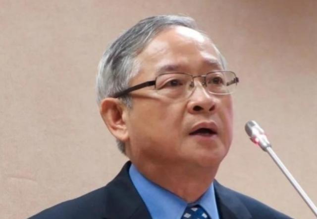 台湾知名人士林郁方：“我实在看不懂大陆造那么多武器装备，造那么多航母干什么，还频