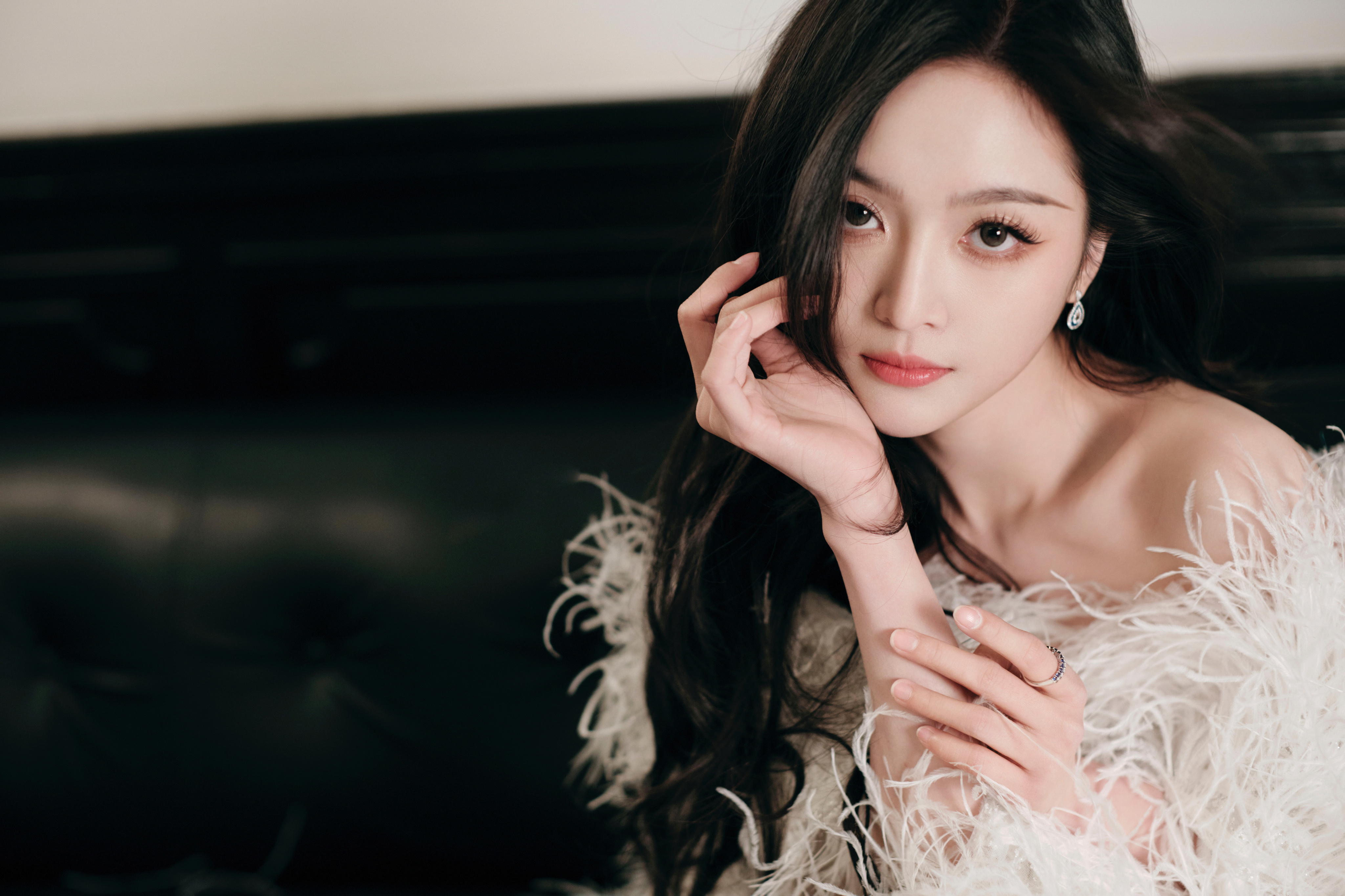 吴宣仪  [爱慕][爱慕]#吴宣仪粉钻羽毛裙# ​​​