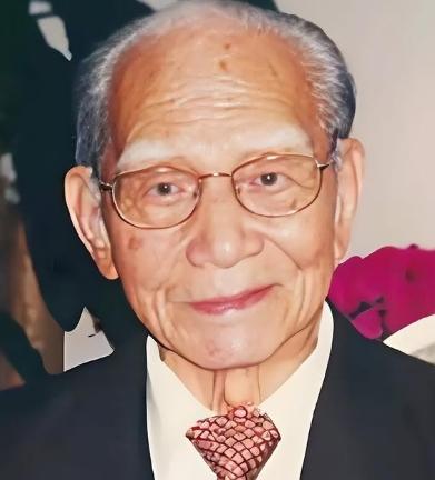 1949年，一名国民党副师长被抓了俘虏。正心慌呢，一看迎面走来的解放军团长，竟是