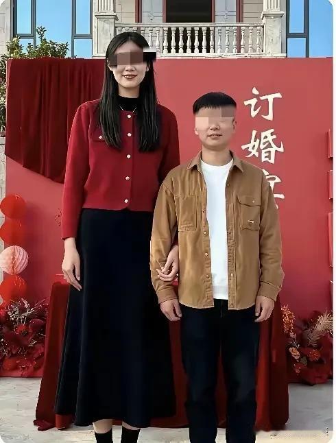 表妹订婚，姑妈一脸的不愿意。表妹大学谈的男友，都5-6年了，她说俩人感情非常好，