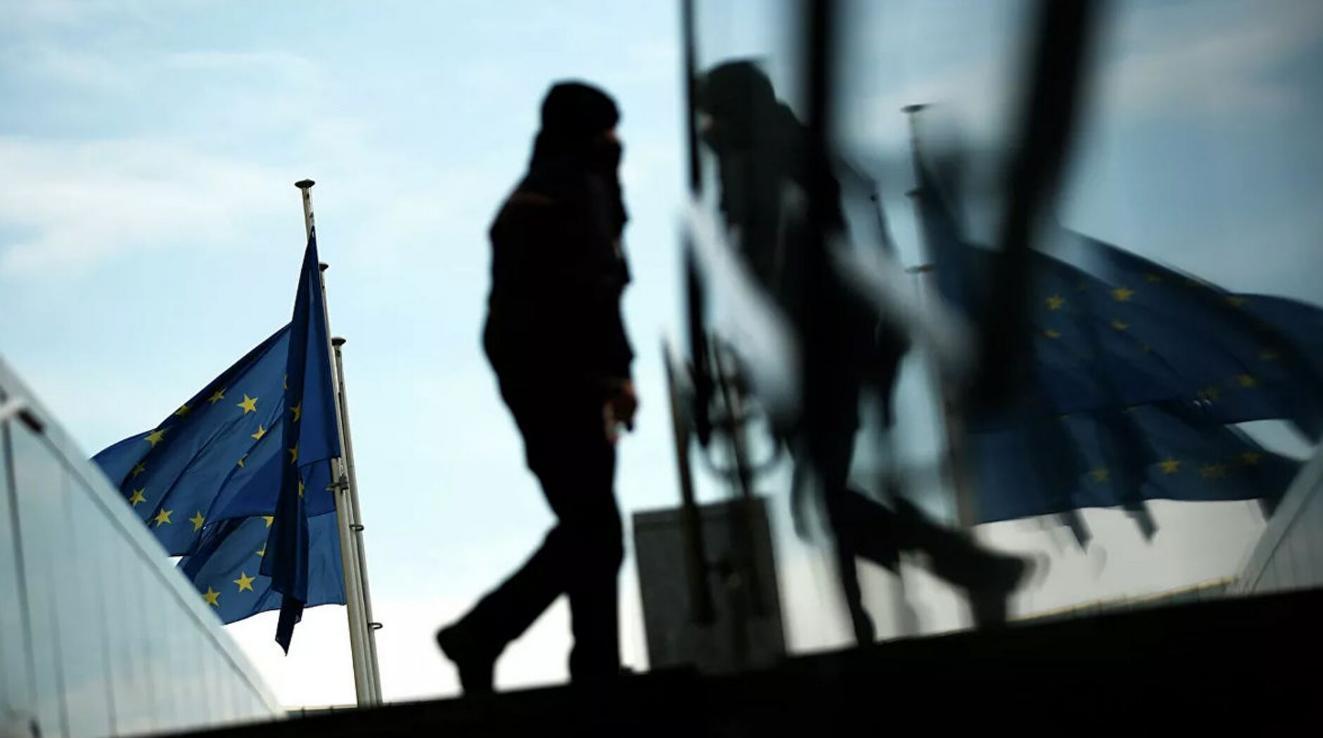 欧盟委员: 欧盟应组建10万规模的自主部队以替代驻欧美军欧盟要建10万自主部队，