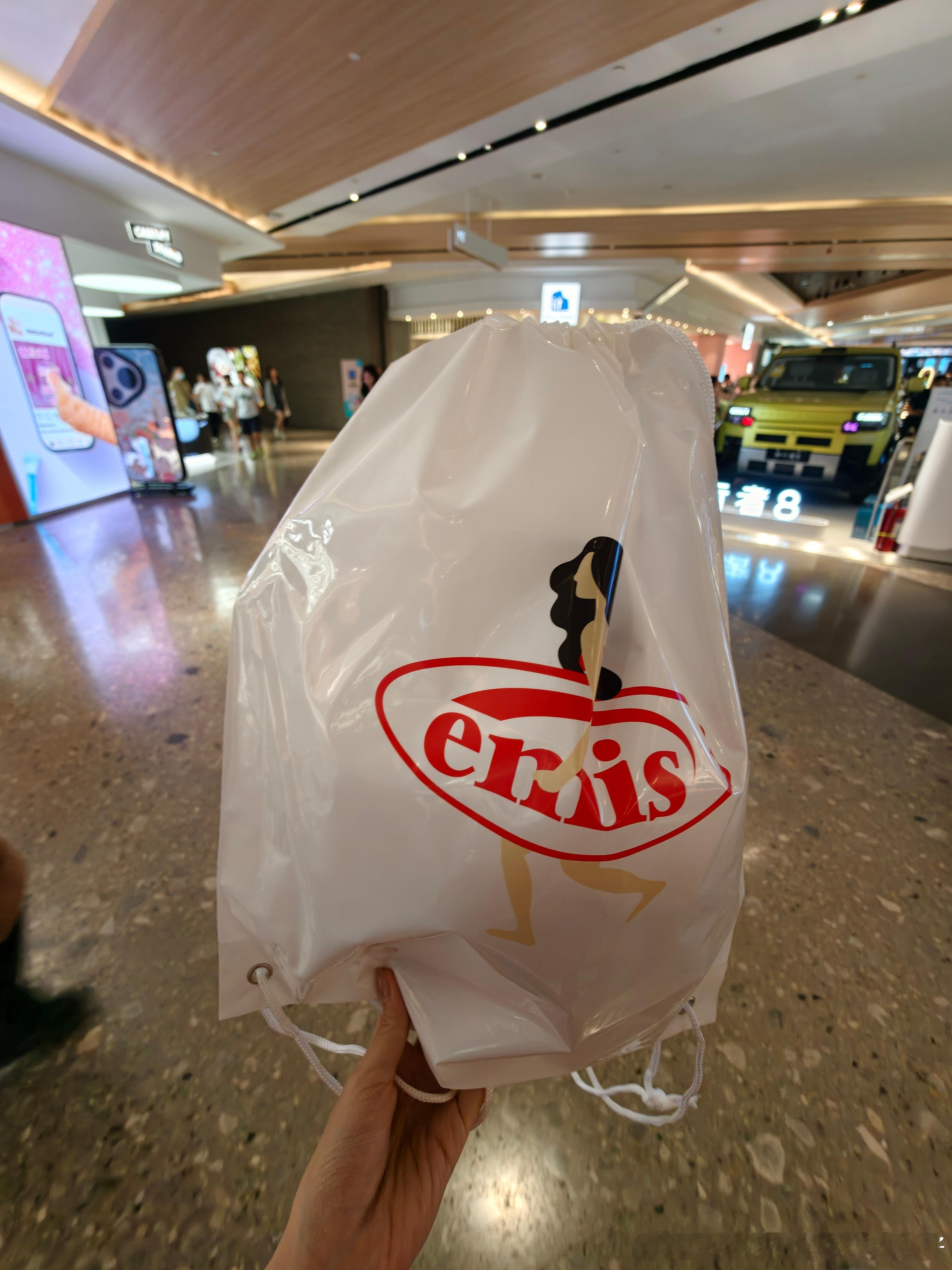 32岁靠自己，原价实体店拿下 emis 帽子猜猜我买的啥颜色？（持续生日周报复性