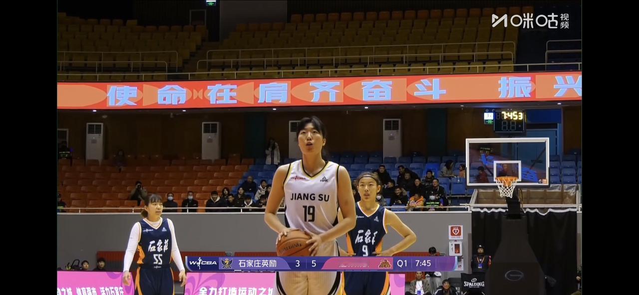 江苏女篮与河北女篮鹿死谁手真的难说啊！

刚刚打完上半场，如我今天早上发的微头条
