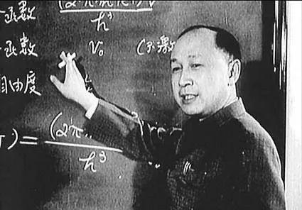 1960年，在苏联撤走援华专家两年之后，中国仿制苏联的东风1号导弹发射成功。而此