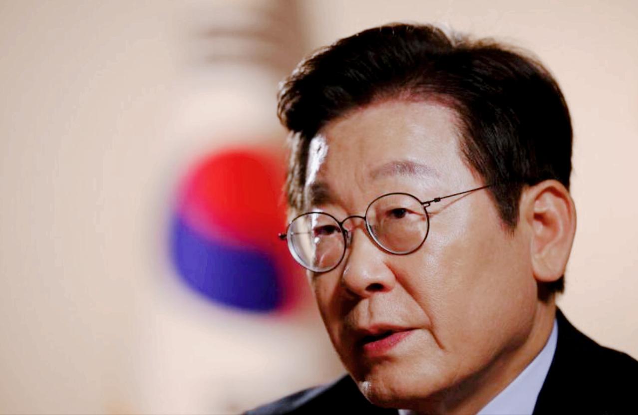 李在明放话了：
韩国已经彻底走出“戒严风波”，准备成为21世纪真正的领导者！

