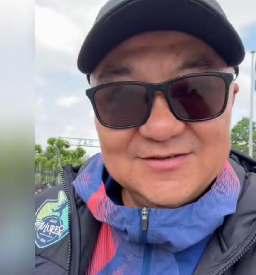 董路这次带足球小将出战荷兰ISR杯，
又上热搜了！
就因为赛后的直白回应。
这次