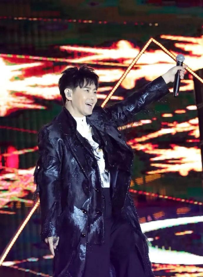 林志颖终于老了，不老男神也逃不了岁月的残忍 ​​​