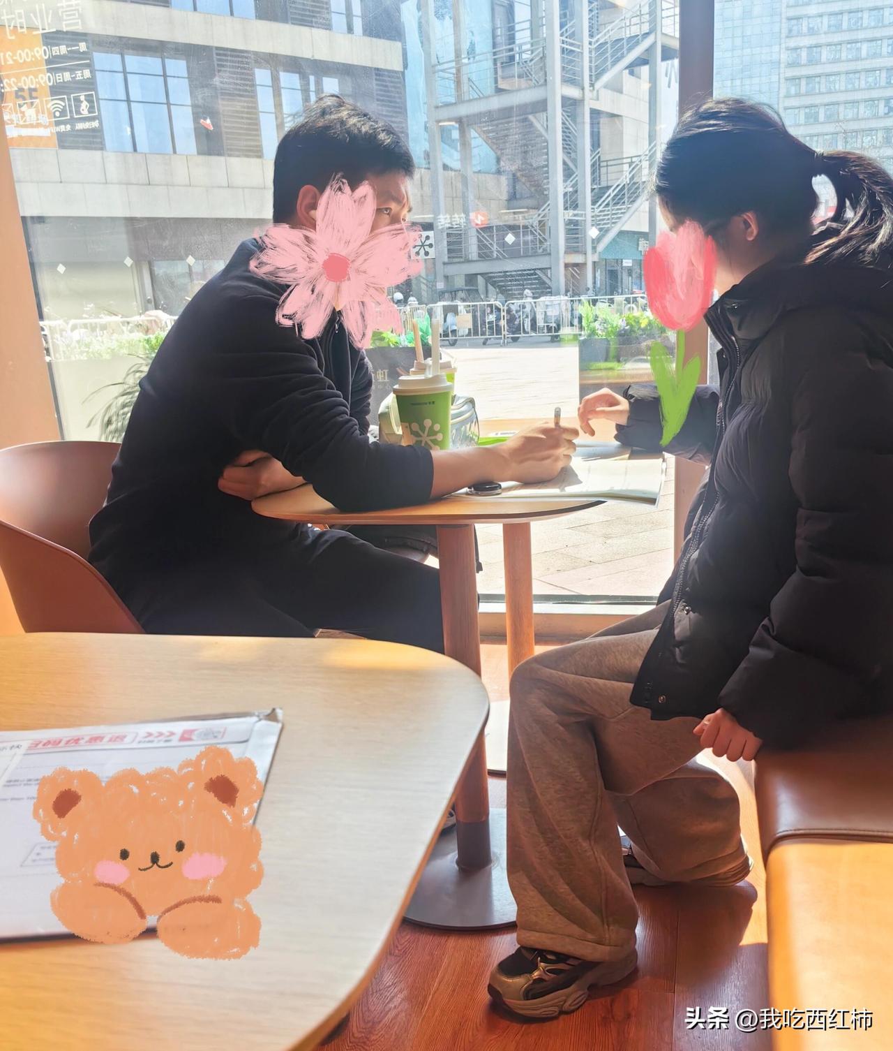 人就这么自己一个人活着多好啊，看到旁边一位青春年华的父亲在给自己半大的女儿辅导功