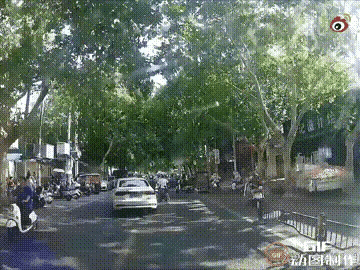 要说这名小伙还是挺聪明的，他要是停下来了，老人想必不会放过他，要么说有些老人根本