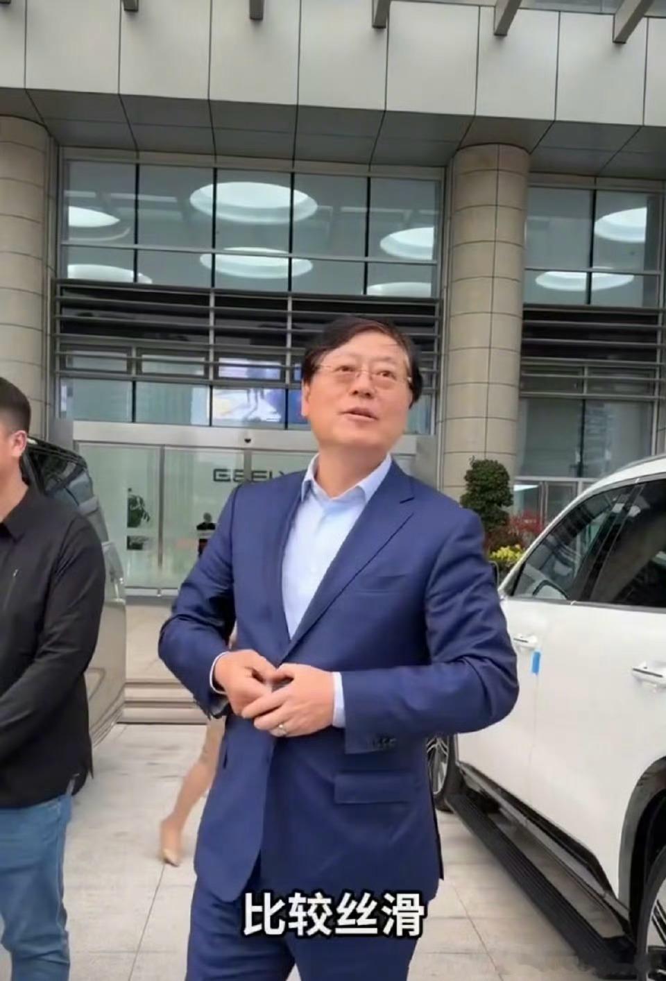 联想CEO杨元庆去试驾了极氪8X，并表示辅助驾驶很丝滑。都这么说了，联想高管们不