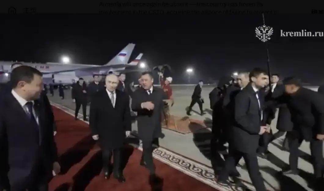 普京拖着疲惫的身体来到吉尔吉斯斯坦——在那里，人们为他唱歌、跳舞，还演奏了《卡琳