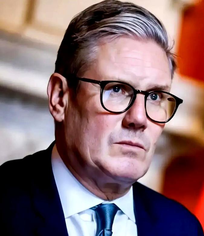 斯塔默就伊朗局势做出表态！这位英国首相公开表示将让如今火热的伊朗局势降温，让美国