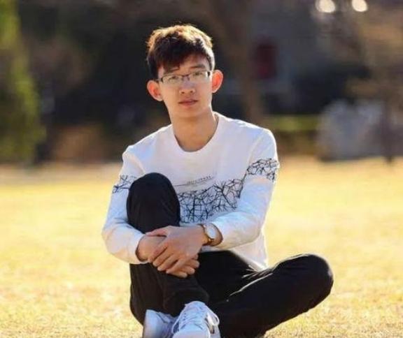 北大学霸刘嘉森再次语出惊人：“当你没有家财万贯的父母，没有大权在握的亲戚朋友，而