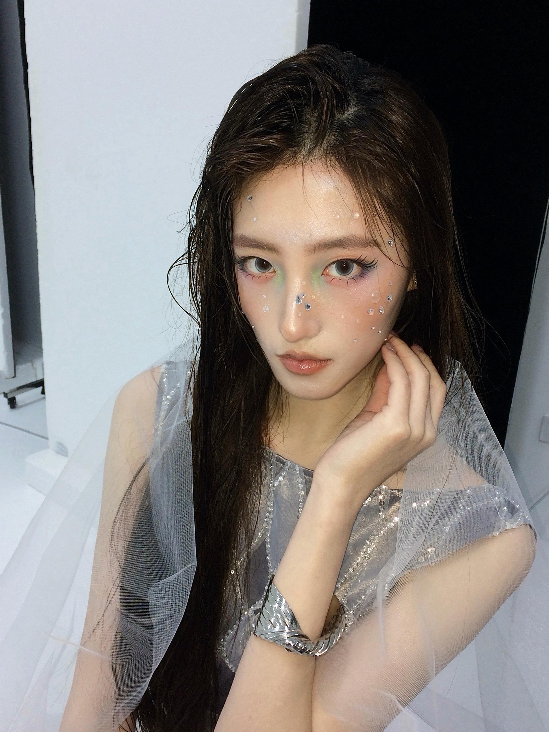 闹闹闹。你曾经攀上过我还有什么好闹的