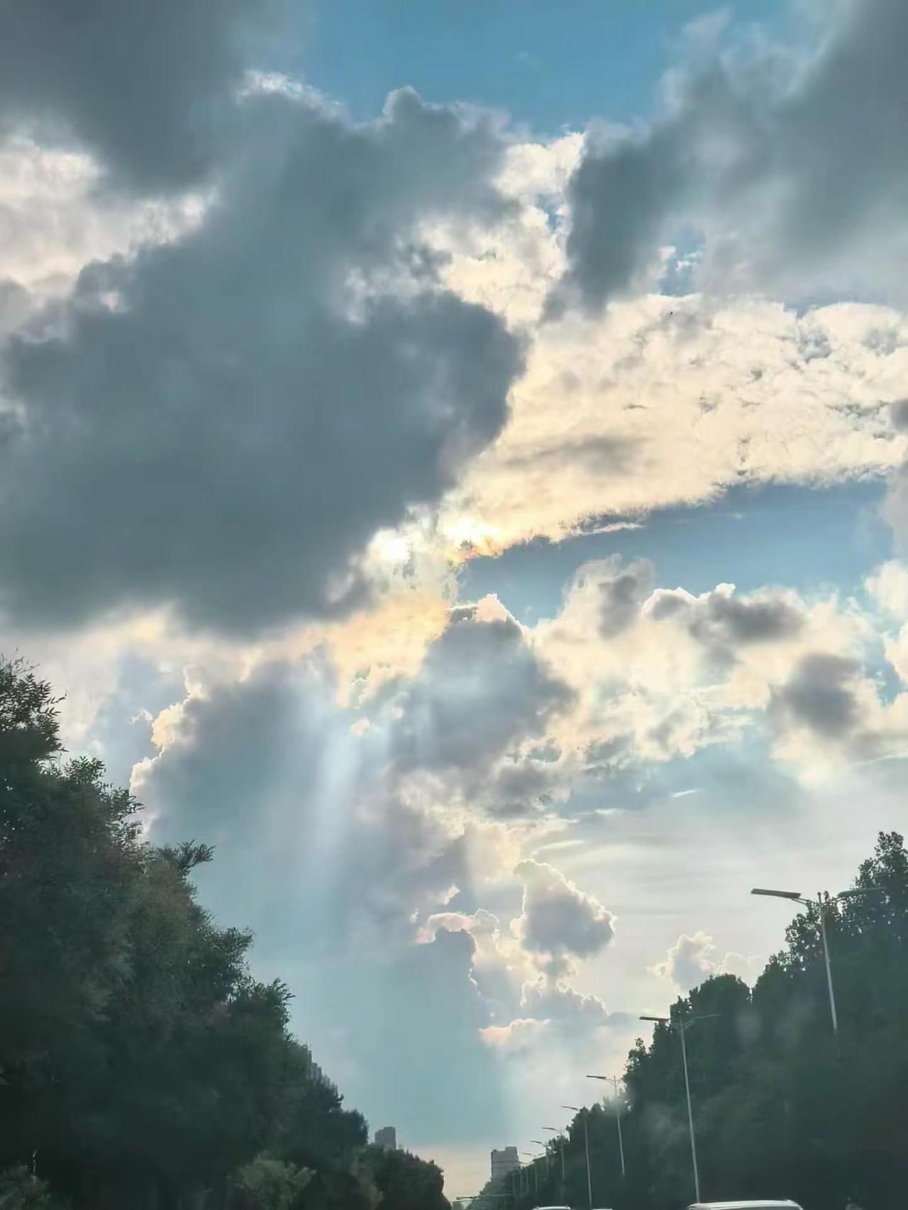 毛爷爷以前说的东方不亮西方亮 🌟人永远不要总盯着那点不好的  放开眼界🌟哪里