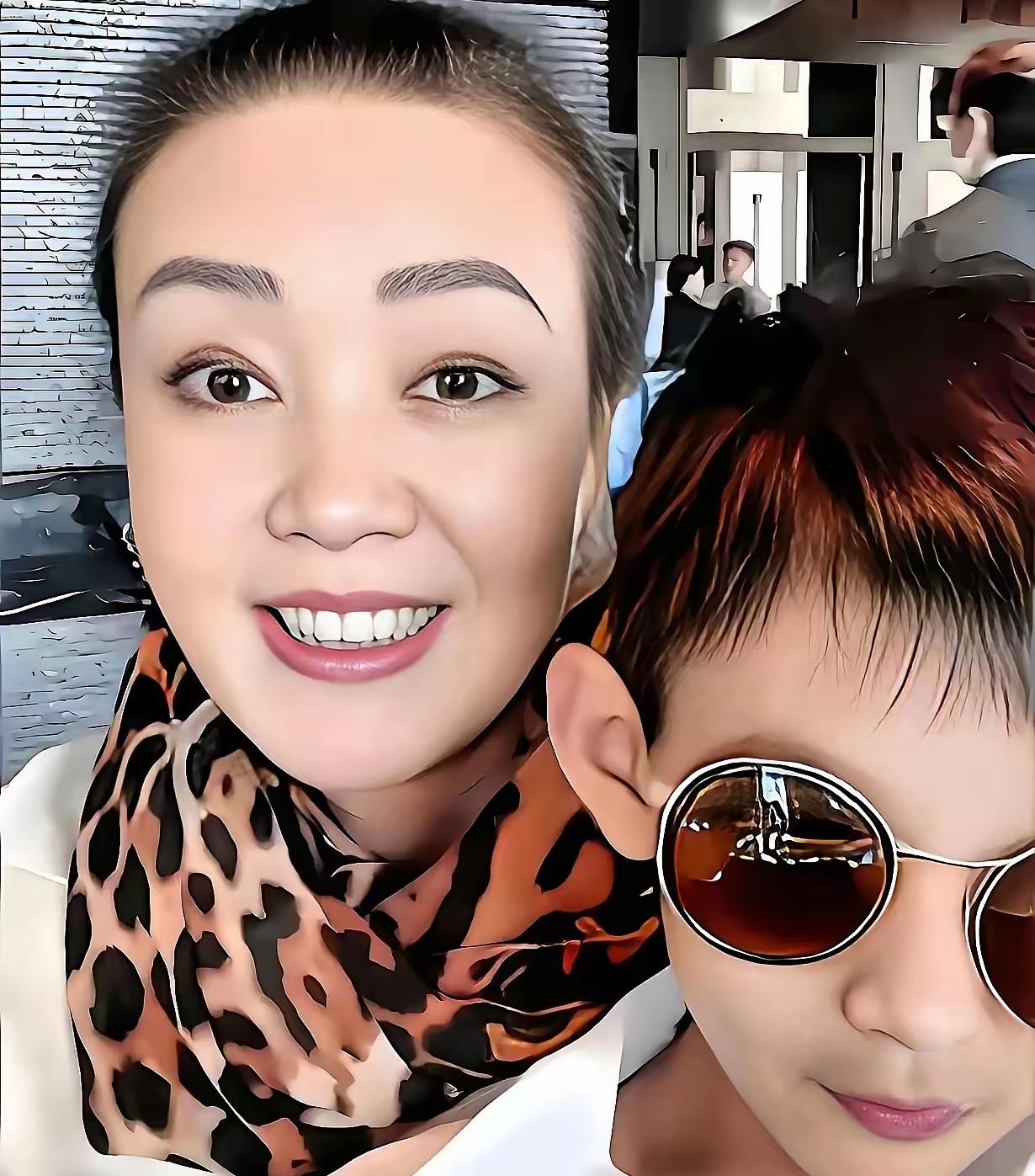 “奶奶，我好想你！”小玥儿给兰姐打电话，语气娇滴滴的，满是对奶奶的依赖，而这份独