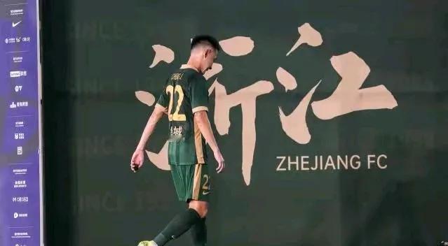 浙江队被北京大逆转的原因有：
一：主要原因还是程进的红牌导致场上形势瞬间倒转，说