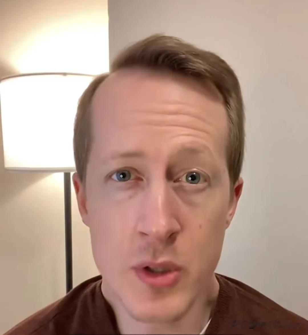 近期，知名足球博主“英国足球哥”在直播时抛出了一个引人深思的话题：每逢世界杯，西