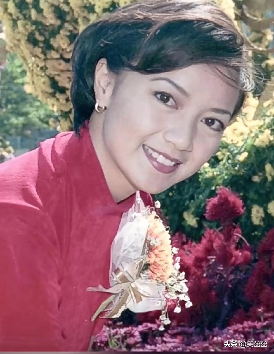 从万众瞩目的港姐冠军，到选择为爱息影，杨婉仪的人生曾让无数人羡慕。与王瑞勋的婚姻