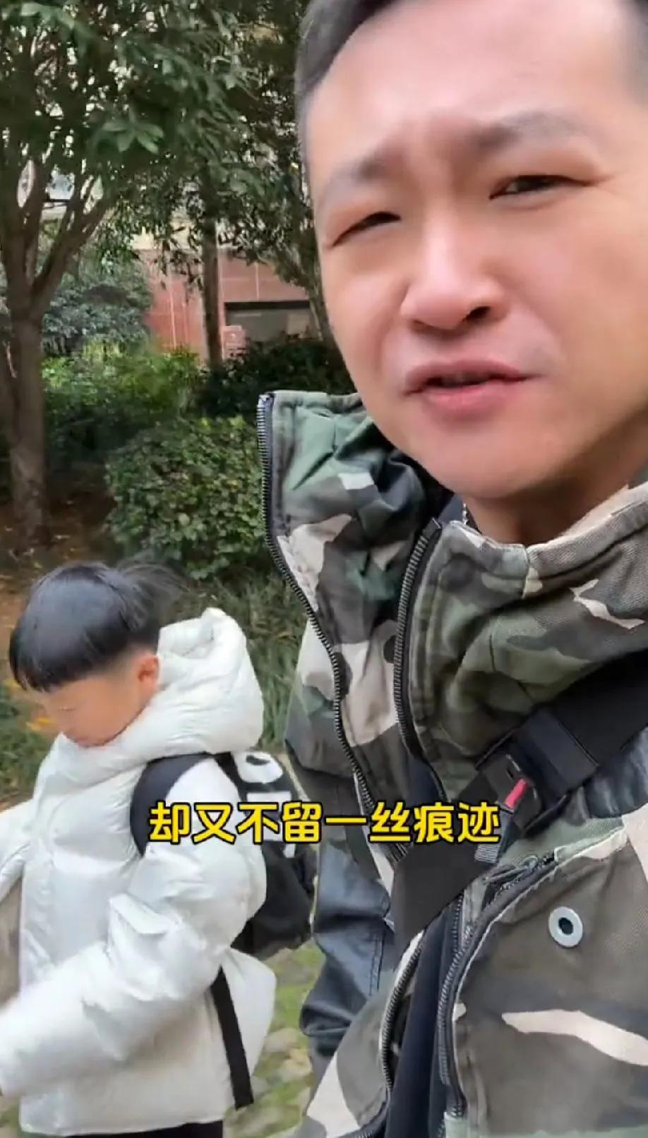 一男吐槽他儿子，总结到位，同款娃！
他今天带着空空的脑袋，背着满满的书包去学校装