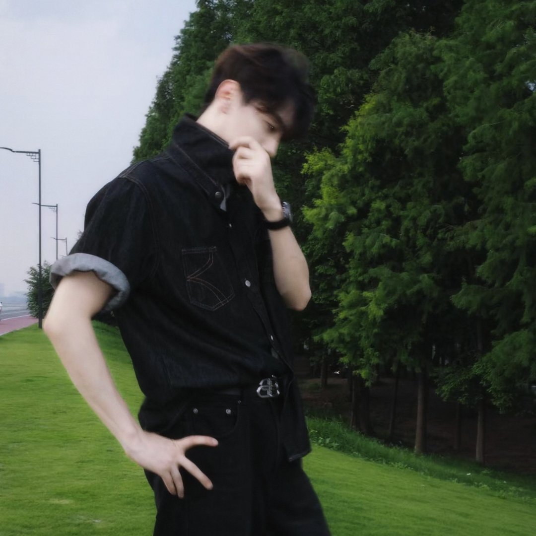 ╭◜◝ ͡ ◜ ͡  ╮(    我…..   )╰◟◞ ͜ ╭◜◝ ͡ ◜◝ 