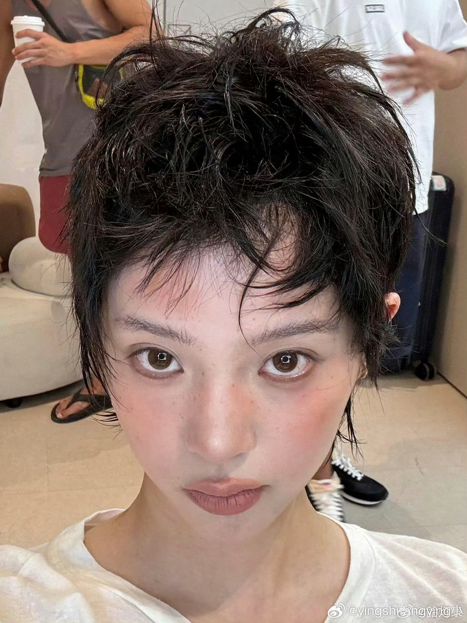欧阳娜娜短发娜娜短发造型绝了！像朵莉亚般治愈又活泼，乖乖的气质里透着古灵精怪。长
