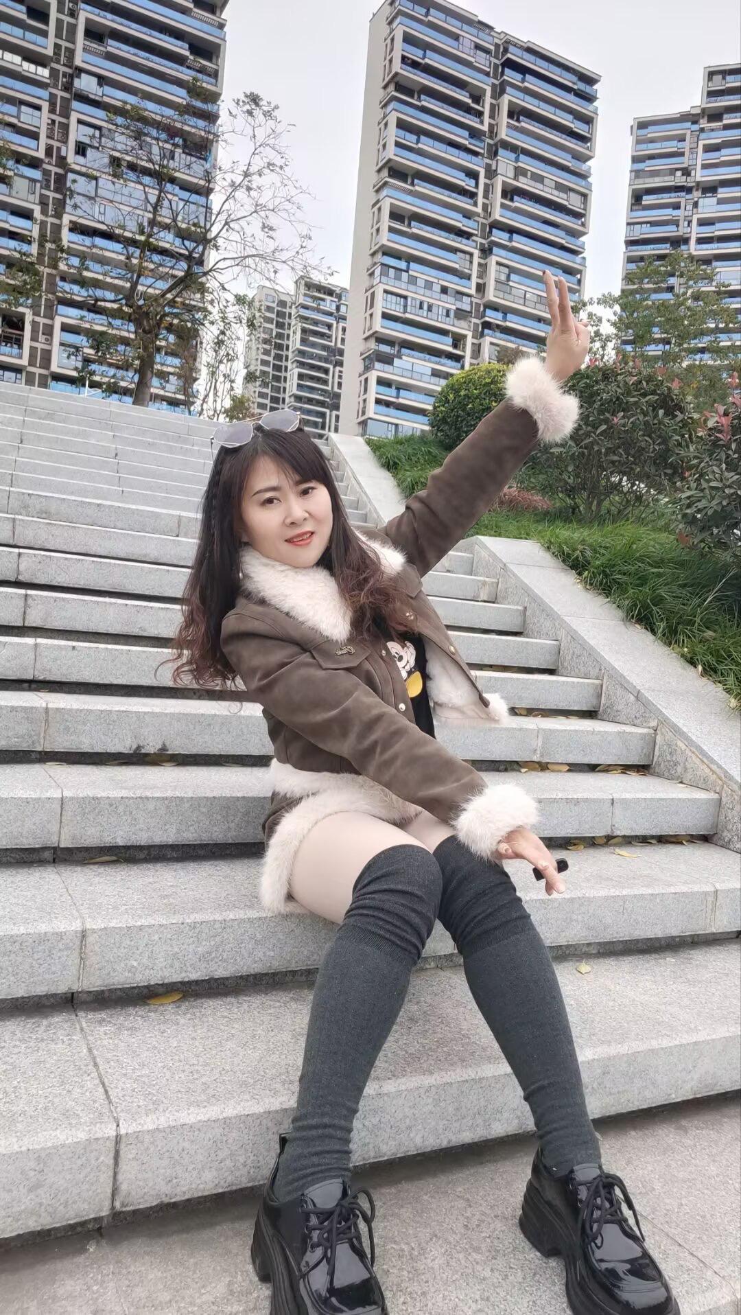 月色那么浓，思念那么重！谁能陪我过完这个冬…