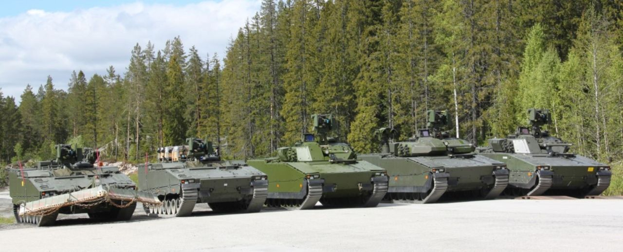 【图1】挪威CV90N“风暴” MkIII的六种型号中的五种，从左至右依次为：工